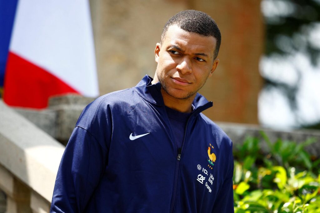 Arde el vestuario de Francia después de la derrota contra Italia en UEFA Nations League: un referente del plantel apuntó contra Mbappé - AlbertoNews