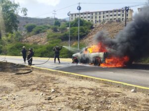 Ardió una Silverado en La Armada