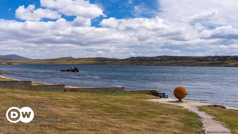 Argentina y R. Unido impulsan diálogo sobre islas Malvinas – DW – 25/09/2024