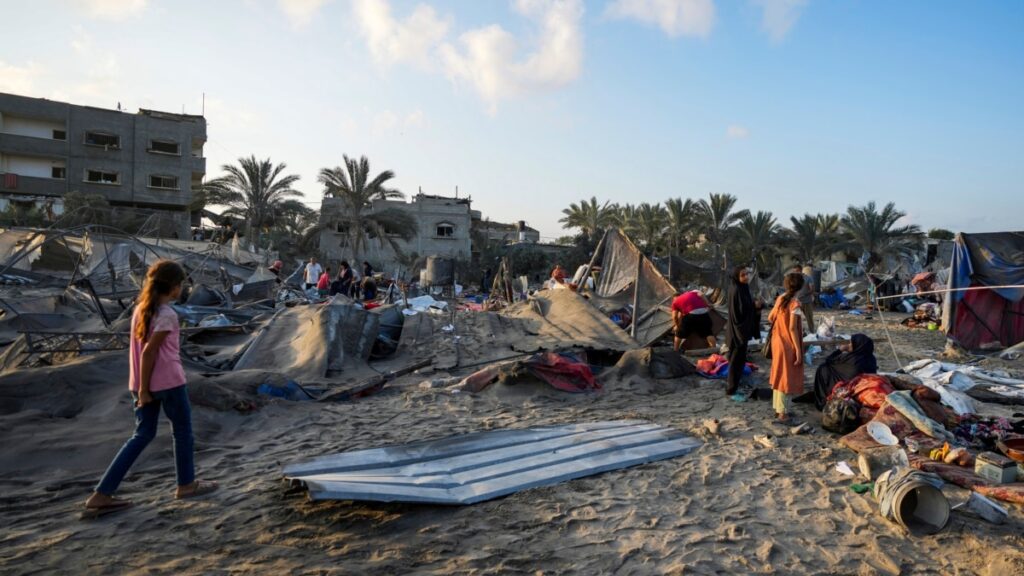 Ataque israelí contra zona humanitaria de Gaza mata al menos a 40 personas, dicen palestinos