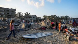 Ataque israelí contra zona humanitaria de Gaza mata al menos a 40 personas, dicen palestinos