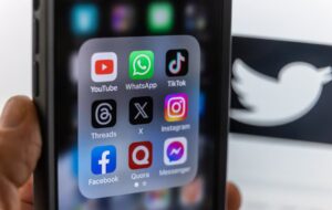 Australia impondrá un mínimo de edad para usar redes sociales - AlbertoNews