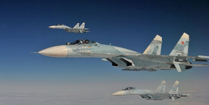 Aviones de la OTAN interceptan y escoltan dos cazas rusos