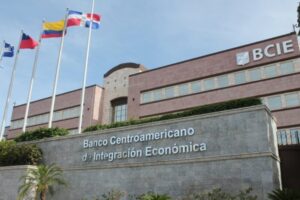 Banca y Negocios