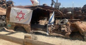Bebés como carnada, ancianos quemados vivos y la “ruta de la muerte”: cómo fue el ataque de Hamas a la comunidad israelí Kfar Aza y a la fiesta Nova