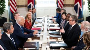 Biden se reúne con Starmer del Reino Unido para hablar de Ucrania e Israel