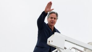 Blinken dice a líderes opositores venezolanos que EEUU hará rendir cuentas a Maduro