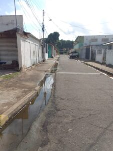 Bote de aguas blancas afecta a comerciantes en la avenida Moreno de Mendoza | Diario El Luchador