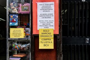 Brecha entre dólar oficial y paralelo preocupa a consumidores