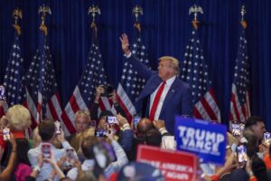 Campaña de Trump confía en apoyo de latinos porque "son cada vez más republicanos"