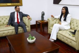 Canciller se reunió con embajadora en España para definir acciones