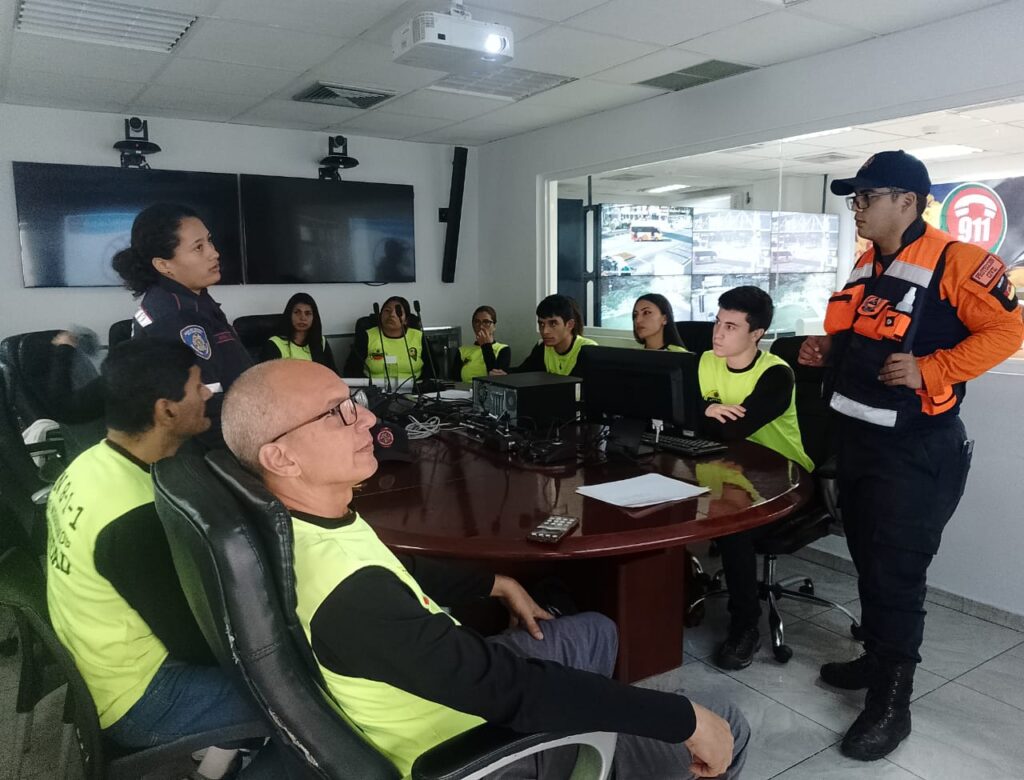 Capacitan a personal de VEN-911 en materia de riesgo  