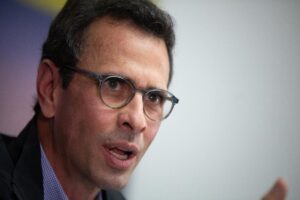 Capriles renuncia a PJ por el "caudillo" de Julio Borges