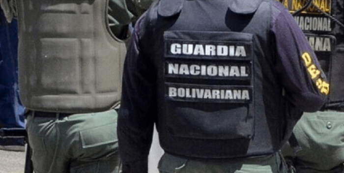 Capturan a cuatro personas con 9 panelas de marihuana