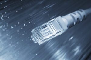 Caracas y Teherán suscriben acuerdo para instalar una fábrica de fibra óptica en Venezuela