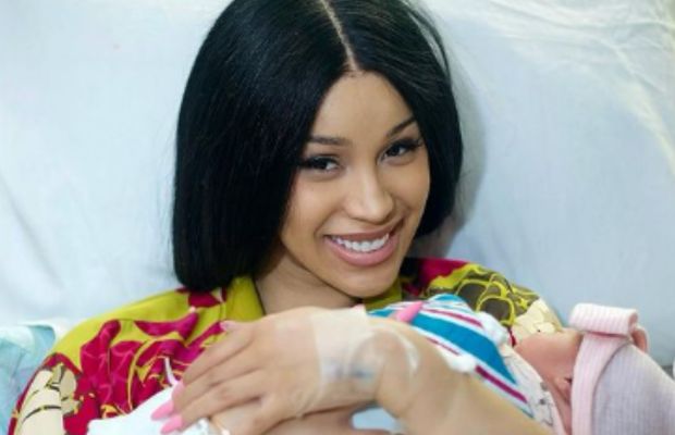 Cardi B le da la bienvenida a su tercer bebé