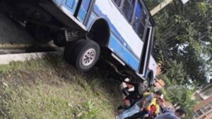 Choque múltiple deja cuatro muertos y 11 heridos en Mérida