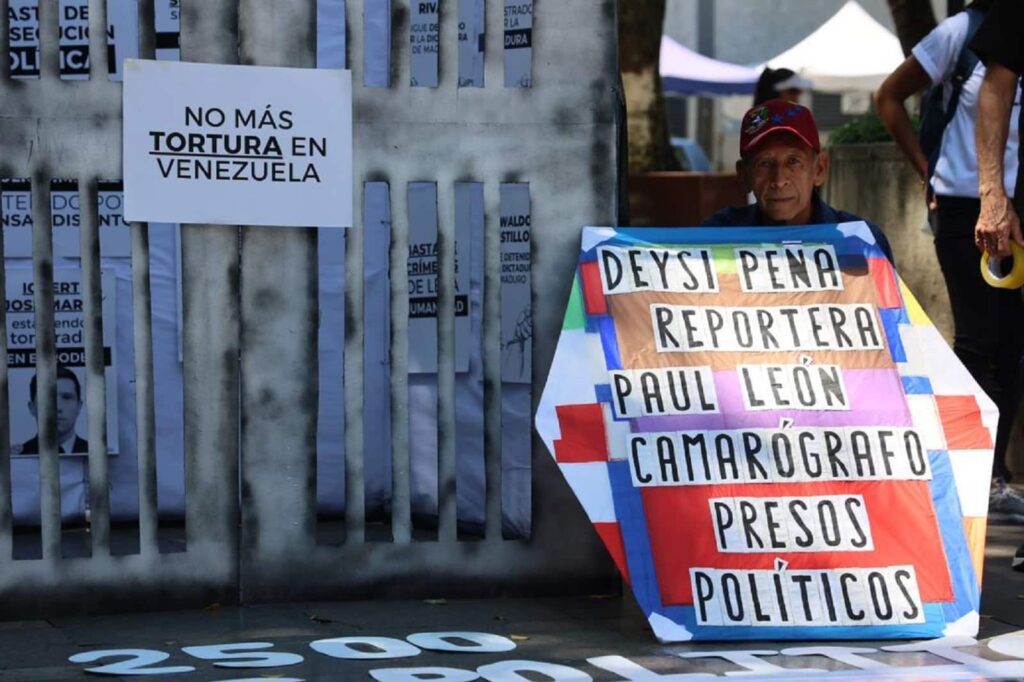 Ciudadanos marcharon hacia la Embajada de Brasil en Caracas para pedir la liberación de los presos políticos en Venezuela