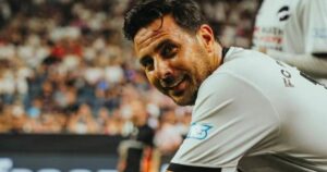 Claudio Pizarro debutó con gol en el inicio de la Icon League, el campeonato revolucionario de Alemania