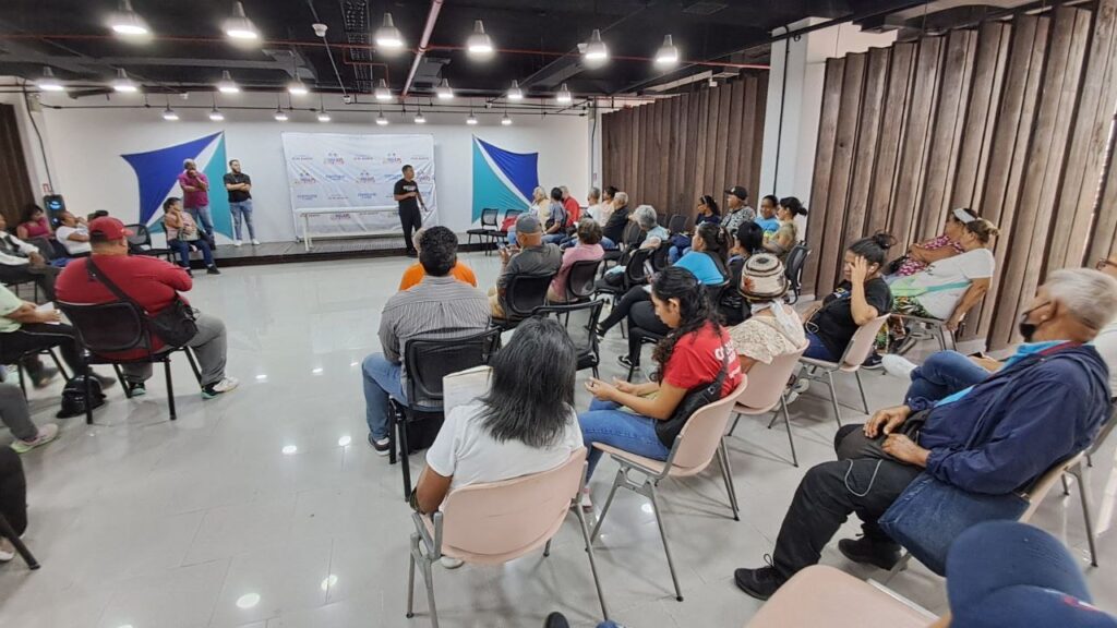 Comunas de Caracas reciben acompañamiento técnico para ejecutar sus proyectos de vivienda - Yvke Mundial