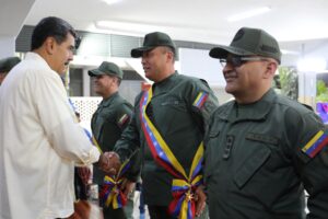 Condecoraron a militares sancionados por EEUU