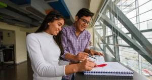Congreso: proponen que estudiantes universitarios obtengan el bachillerato automático de forma permanente