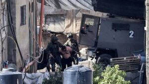 Conmoción e indignación por el video que muestra soldados isrealíes lanzando cadáveres desde un edificio en Cisjordania
