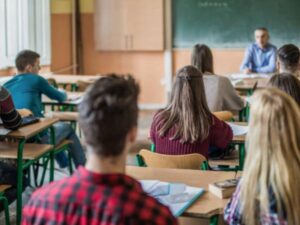 Corte Constitucional reitera que colegios públicos no pueden imponer un credo particular | Regiones | Economía