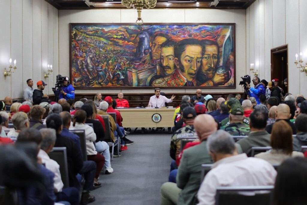 Cuando me toque entregar el mando, lo entregaré a un presidente o presidenta chavista