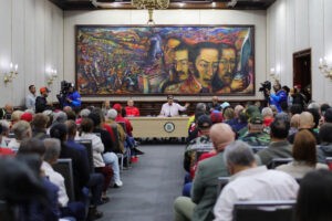 Cuando me toque entregar el mando, lo entregaré a un presidente o presidenta chavista