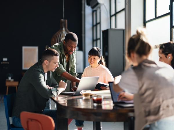 Cuatro pasos para volverse indispensable en su trabajo: especialistas | Empleo | Economía