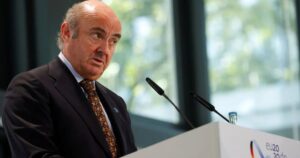 De Guindos ‘tira de las orejas’, a “título personal”, a Pedro Sánchez por nombrar a Escrivá gobernador del Banco de España