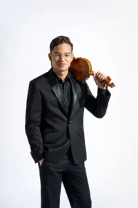 De la ciudad de los crepúsculos a la ciudad inagotable: Violinista barquisimetano brilla con la Orquesta Sinfónica de Chicago