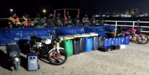 Decomisan gasolina, dos motos y una chalana en Miranda