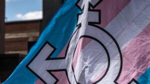Denuncian amenazas en contra de una docente trans