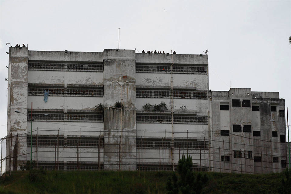 Desaparecidos dos sargentos detenidos en Ramo Verde por alzamiento en Cotiza