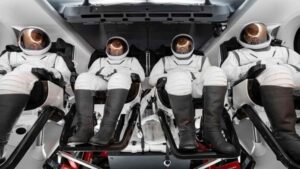 Despega misión Polaris para intentar primera caminata espacial privada