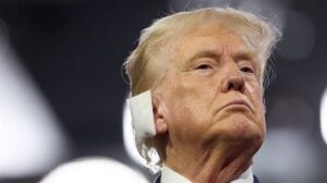 Detenido un hombre en el campo de golf de Trump acusado de intentar atacar al expresidente