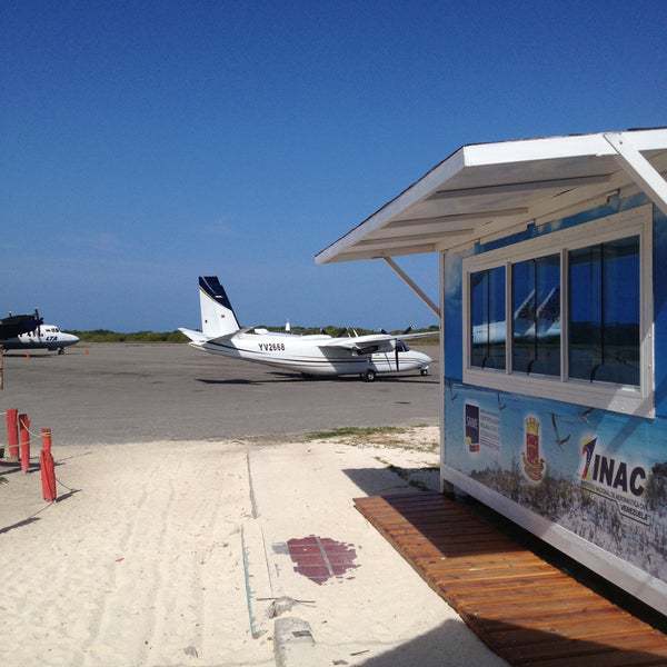 Dictan charla de Mpoxa trabajadores del aeropuerto en Los Roques