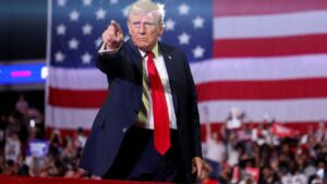 Donald Trump propuso combatir los delitos con represión violenta y tildó a Kamala Harris de discapacitada mental