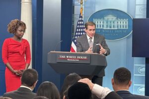 EEUU evalúa medidas contra Maduro para demostrar "que sus acciones tendrán consecuencias"