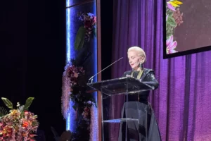 EE.UU. homenajea a Carolina Herrera, quien clama “por una Venezuela libre” - AlbertoNews