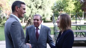 EEUU sanciona a 16 funcionarios. Sánchez recibe a González Urrutia.
