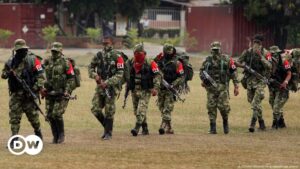 ELN se atribuye ataque contra una base militar colombiana – DW – 20/09/2024