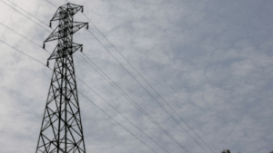 Ecuador restablece suministro de energía tras apagón masivo