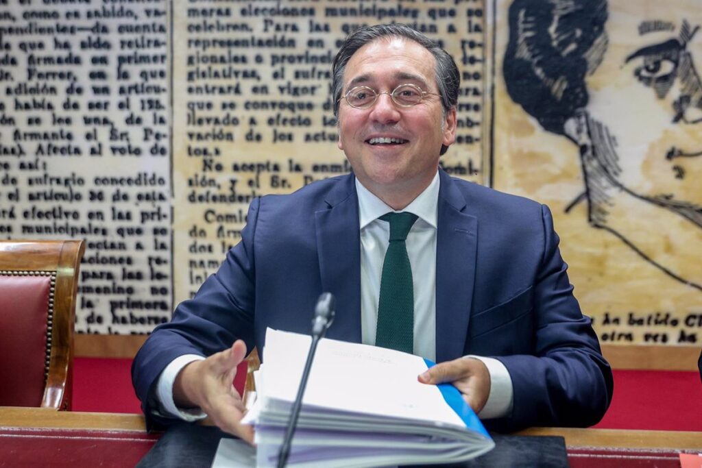 El Gobierno no cede ante México e insiste en la defensa de las instituciones, "empezando por la jefatura del Estado"