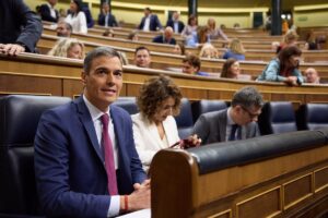 El Gobierno no ve sostenible que Junts siga votando con PP y Vox y cree que deben digerir que Illa sea presidente
