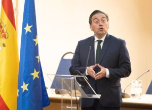 El Gobierno se reafirma en no reconocer la victoria de Maduro y en apostar por el diálogo tras acoger a Edmundo González