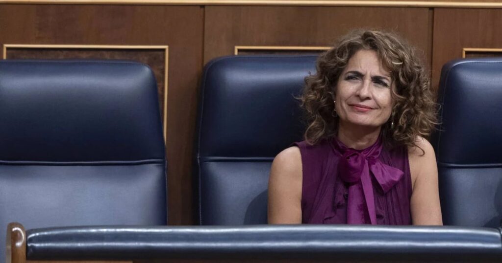 El Gobierno ve muy lejos la propuesta de Junts de reservar a las comunidades autónomas un tercio del total de déficit