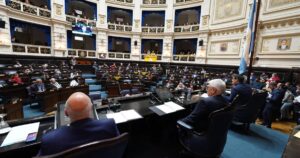 El peronismo consiguió la abstención de los libertarios dialoguistas y Kicillof avanzó con el RIGI bonaerense